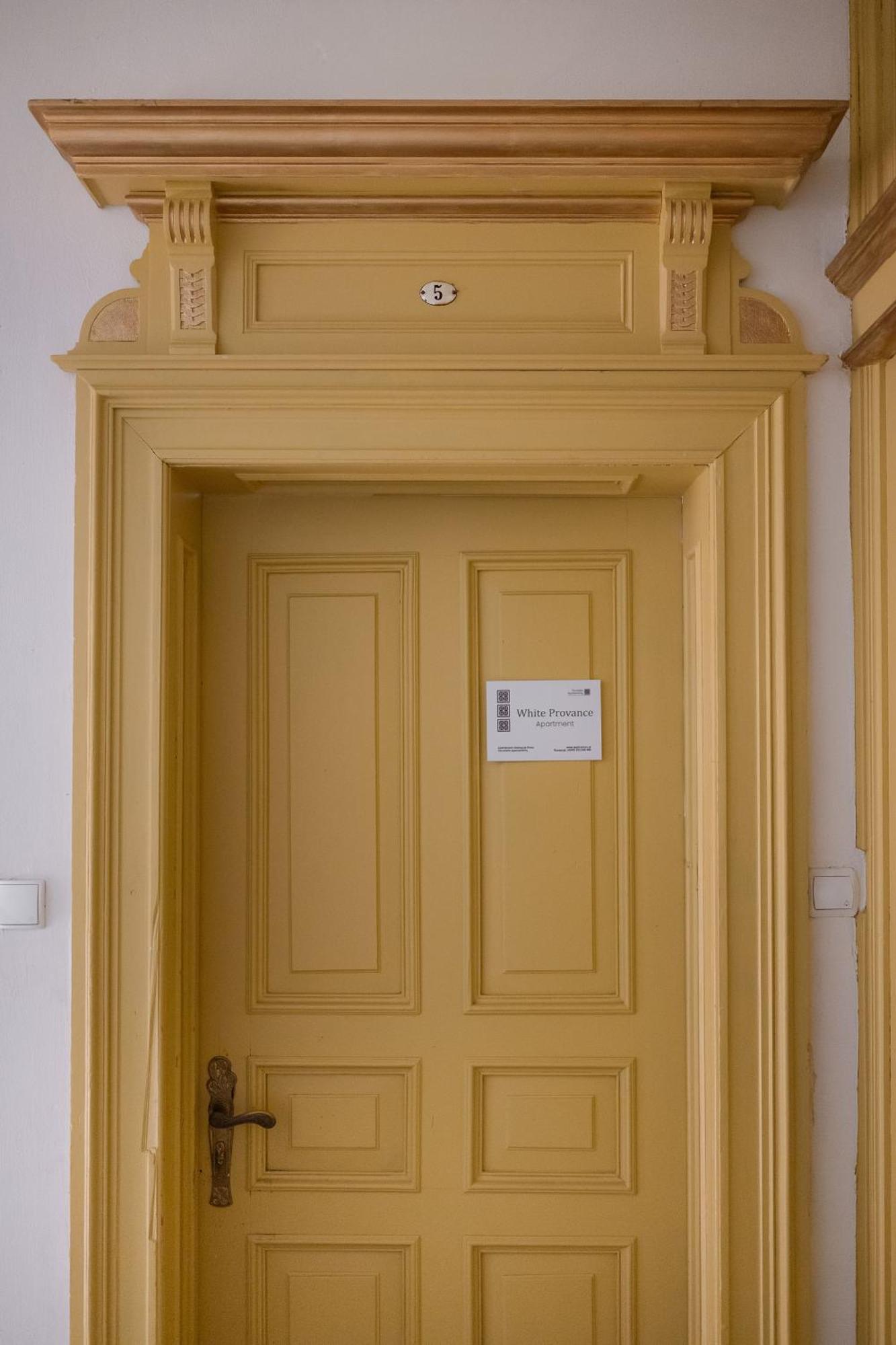 White Provance Apartment Torun Exterior photo